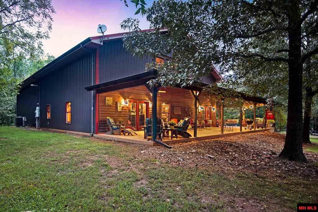  Barndominiums Are The Next Big Thing In Real Estate Right Now 